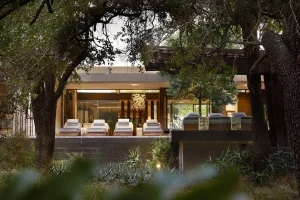 Luxury villa surrounded by lush greenery in Cheetah Plains, Sabi Sands, Africa.