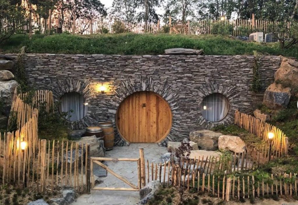 bears and wolves The Full Moon Lodge Pairi Daiza.