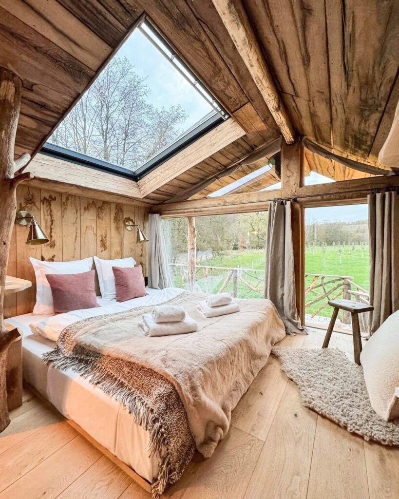 A rustic retreat at La Cabane de Petit Bomal, perfect for a serene getaway in the countryside