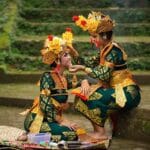 Bali girls in traditional clothing